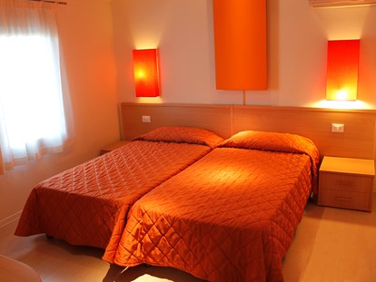 Luxuscamping - getrennte Schlafbereiche - Caorle - Centro Vacanze Pra`delle Torri Bungalow Superior auf Centro Vacanze Pra`delle Torri